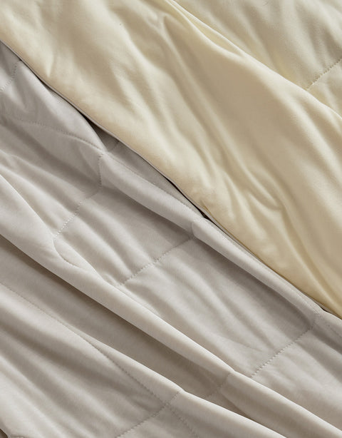 Sonive Reversible Cooling Jersey Summer Comforter for Hot Sleeper